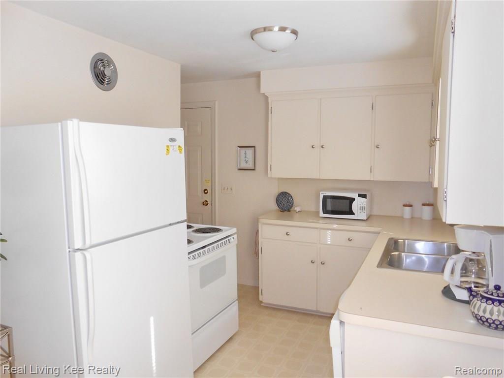 905 1st Street Rochester, MI 48307 - Photo 9 of 27