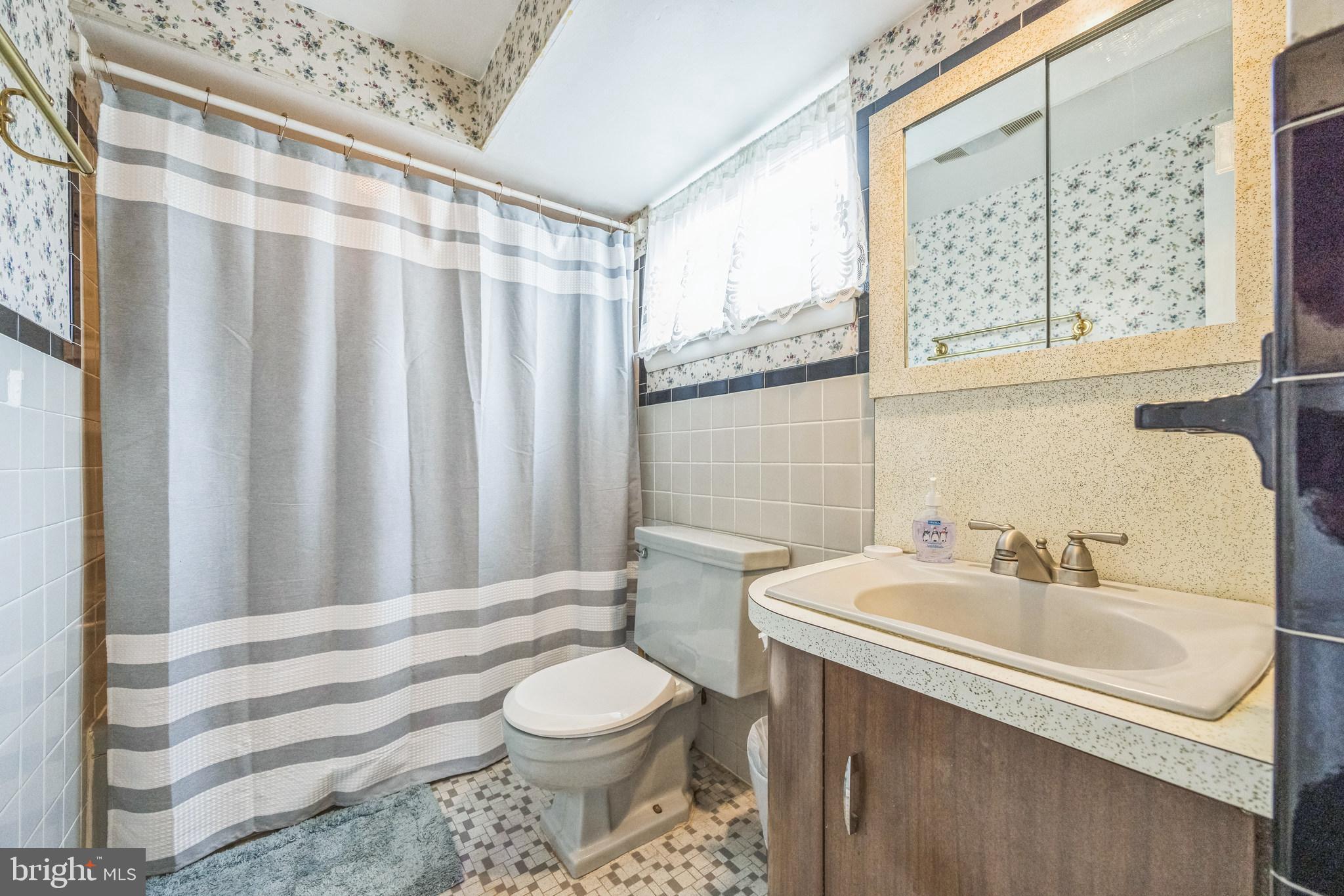 8 Lawrence Road Audubon, PA 19403 - Photo 29 of 36 2nd floor hall bath