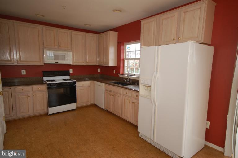 45446 Timber Trail Square Sterling, VA 20164 - Photo 1 of 12 Kitchen
