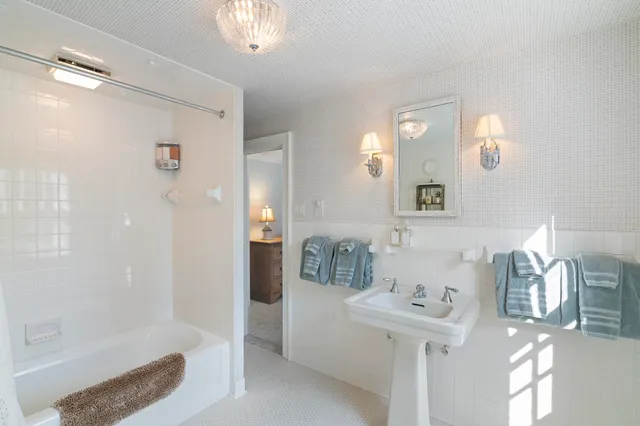 $5,250,000 | 1182-1184 East Manchester Road, Manchester, VT 05255