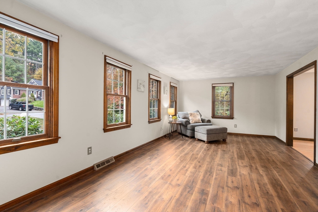 397 Stow Road Marlborough, MA 01752 - Photo 6 of 41 Gallery Image 6