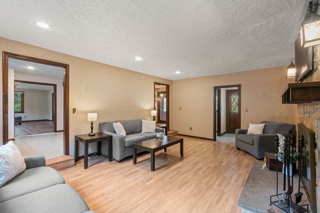 397 Stow Road Marlborough, MA 01752 - Photo 9 of 41 Gallery Image 9