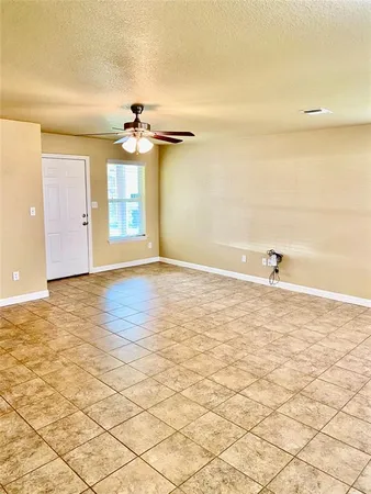 $1,675 | 906 Dart Court, Granbury, TX 76049