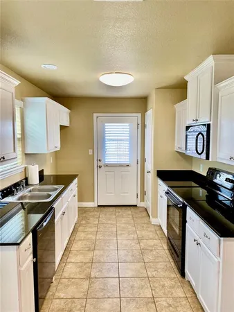 $1,675 | 906 Dart Court, Granbury, TX 76049