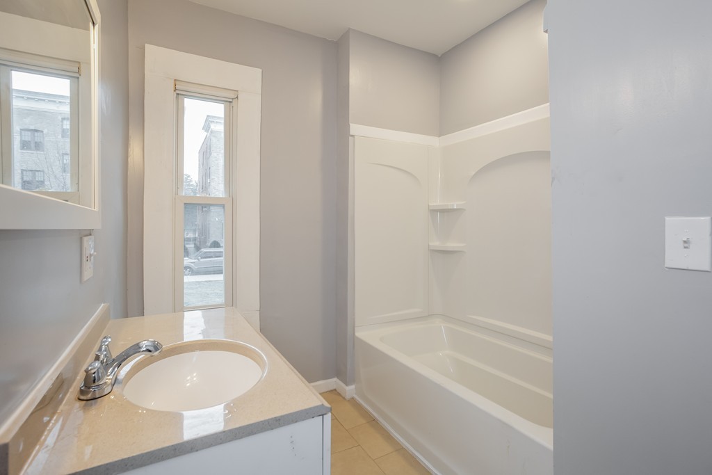 42 Richelieu Street Springfield, MA 01105 - Photo 9 of 30