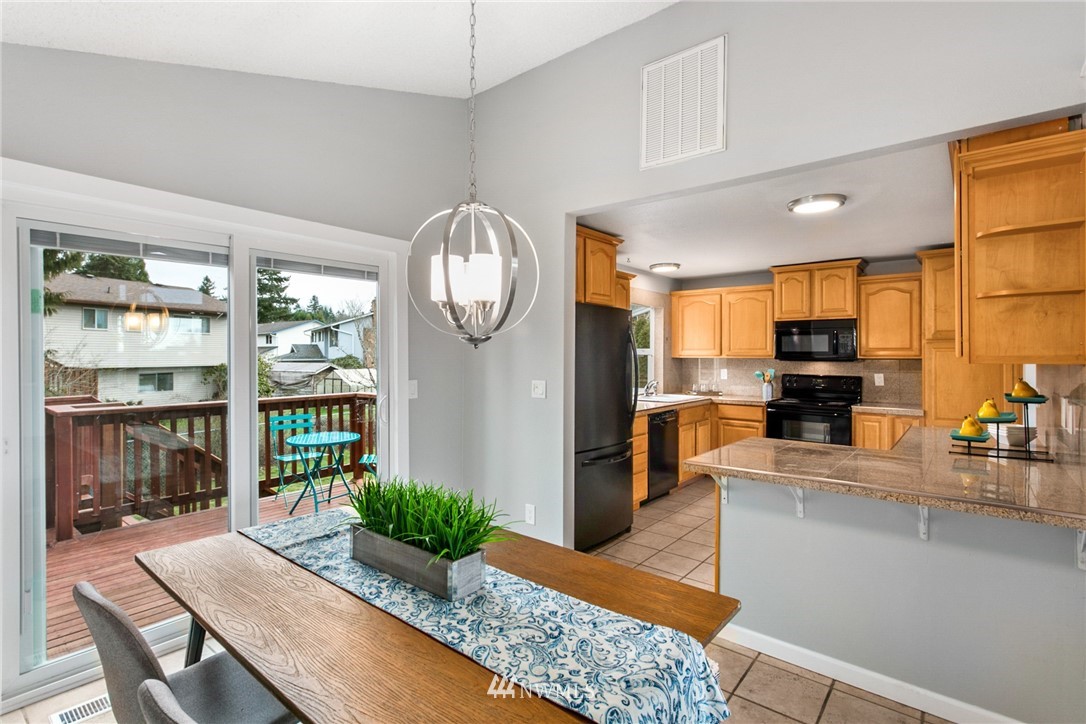 19614 143rd Place Southeast Renton, WA 98058 - Photo 9 of 25 Gallery Image 9