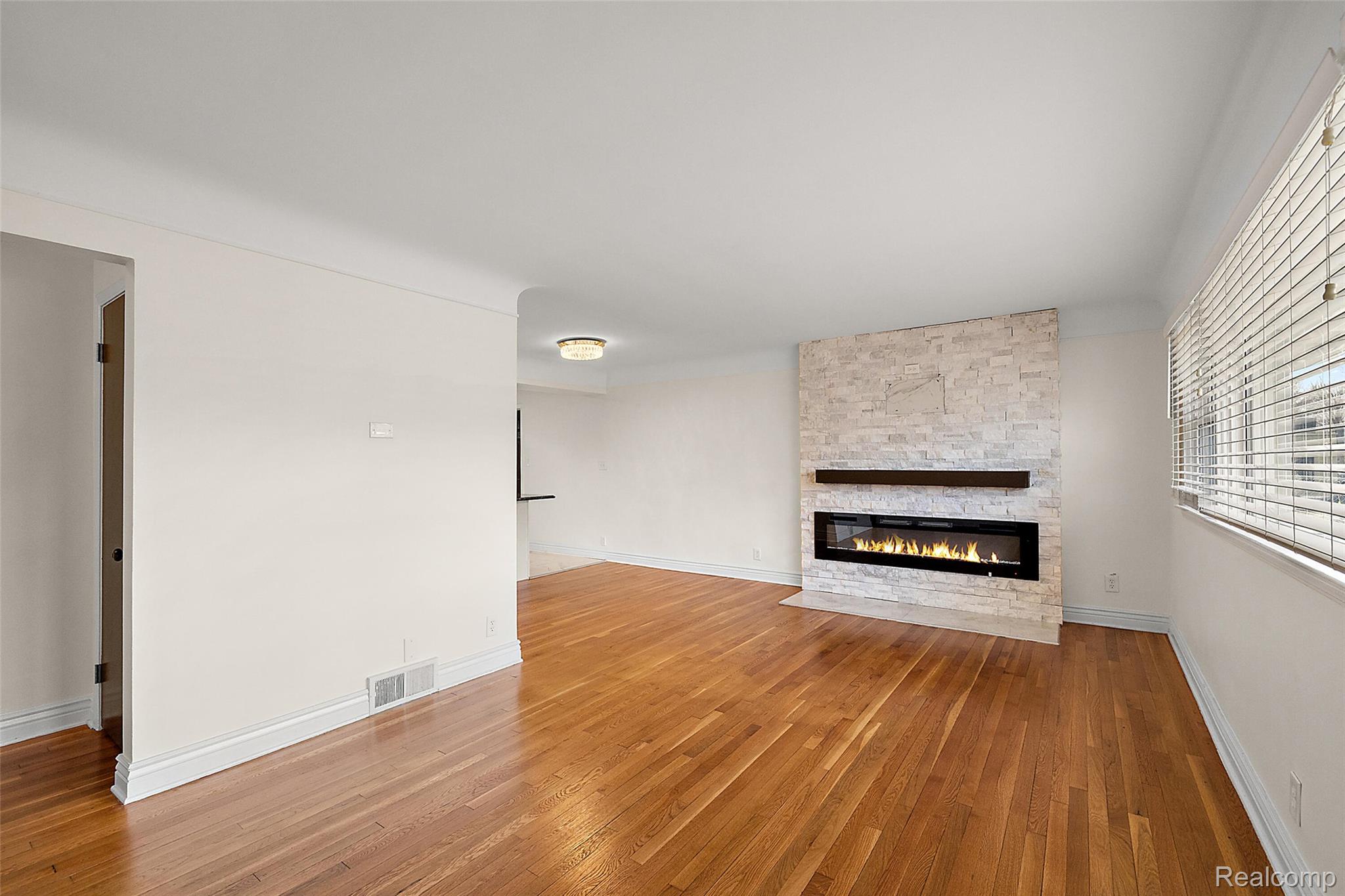 2046 Yorkshire Road Birmingham, MI 48009 - Photo 12 of 43 12.jpg