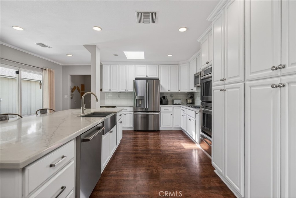 1986 Wetherly Way Riverside, CA 92506 - Photo 4 of 46