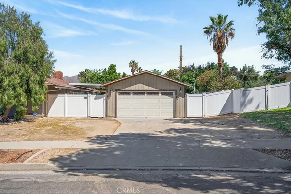 $899,900 | 1986 Wetherly Way, Riverside, CA 92506