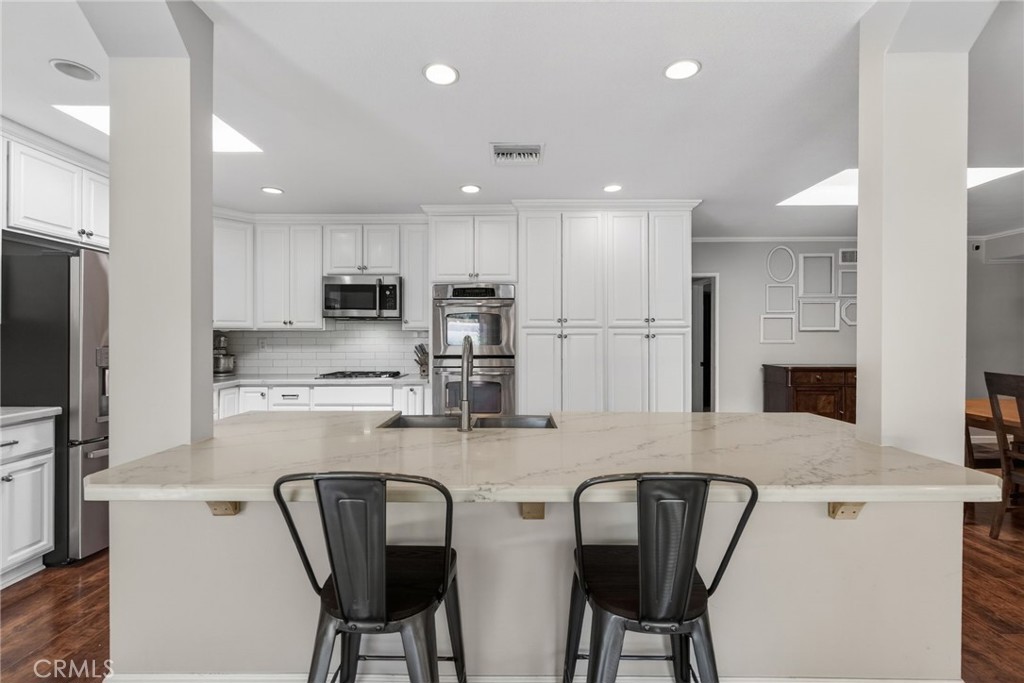 1986 Wetherly Way Riverside, CA 92506 - Photo 9 of 46