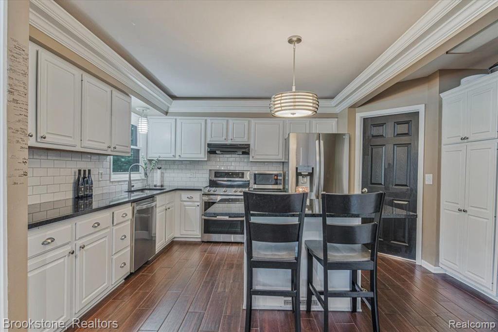 12824 Clyde Road Fenton, MI 48430 - Photo 12 of 57