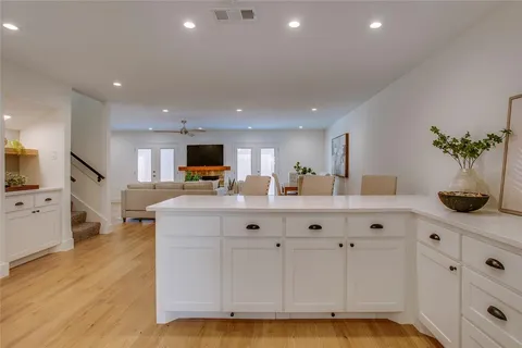 a room with a dresser