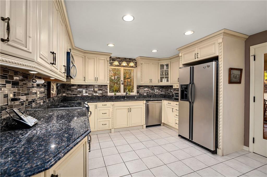 2777 McCully Road Allison Park, PA 15101 - Photo 8 of 25 Gallery Image 8