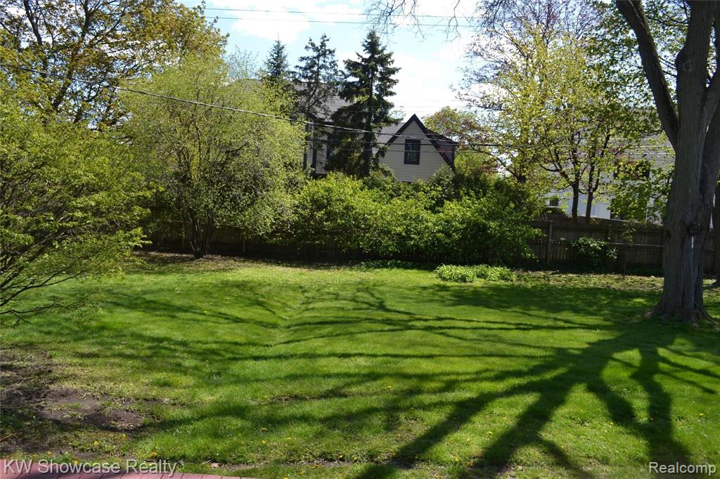 1528 East Maple Road Birmingham, MI 48009 - Photo 18 of 22