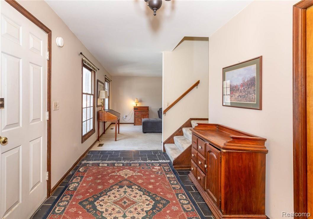 2831 Acorn Road Bloomfield Hills, MI 48302 - Photo 2 of 12 Welcoming Foyer