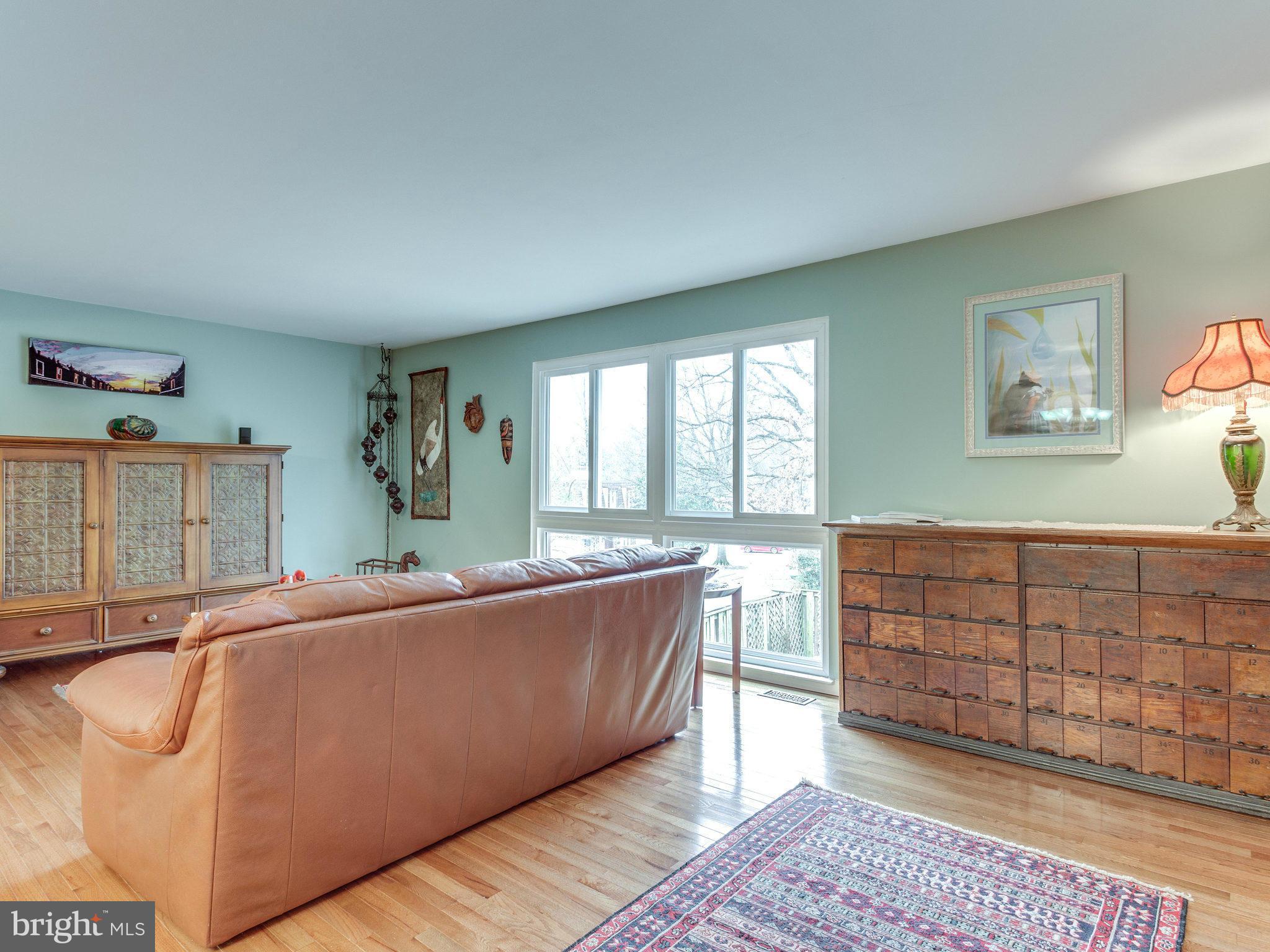 6018 Timber Hollow Lane Springfield, VA 22152 - Photo 3 of 27 Living Room