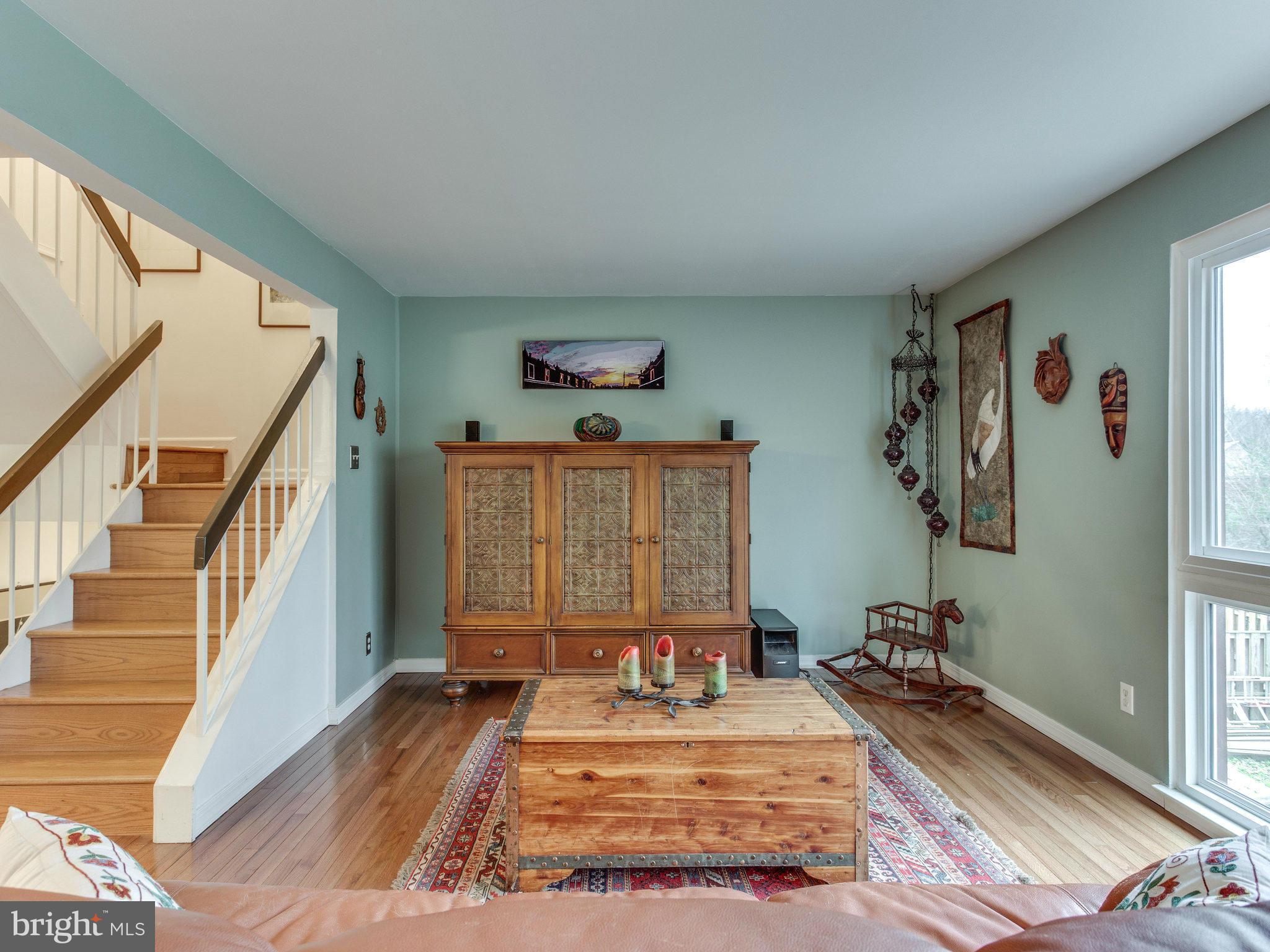 6018 Timber Hollow Lane Springfield, VA 22152 - Photo 7 of 27 Living Room