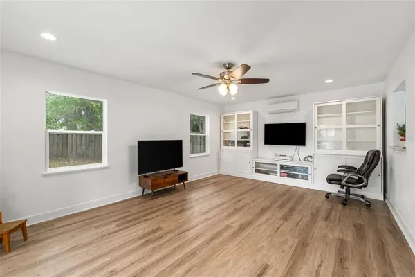 $425,000 | 5101 Northwest 29 Lane, Gainesville, FL 32606