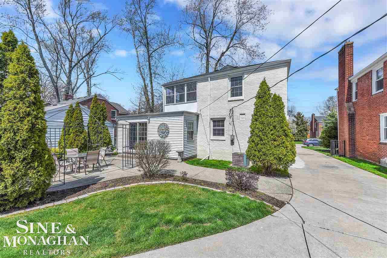 1713 Broadstone Road Grosse Pointe Woods, MI 48236 - Photo 6 of 41