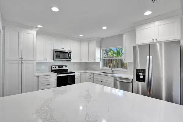 $4,000 | 9821 Northwest 5th Place, Plantation, FL 33324