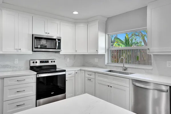 $4,000 | 9821 Northwest 5th Place, Plantation, FL 33324