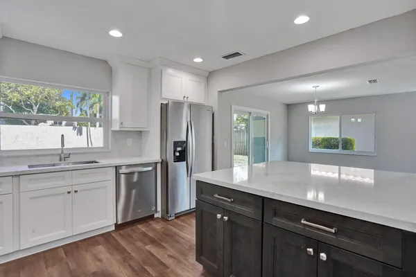 $4,000 | 9821 Northwest 5th Place, Plantation, FL 33324