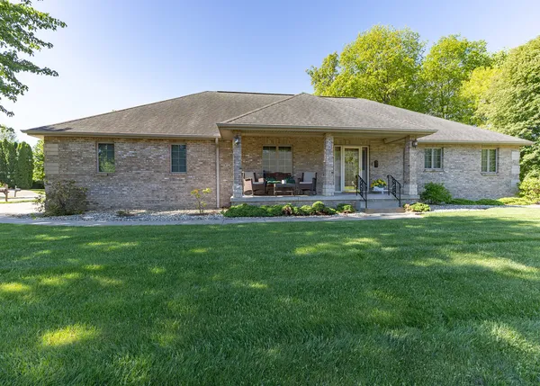 $415,000 | 858 45th Avenue, East Moline, IL 61244