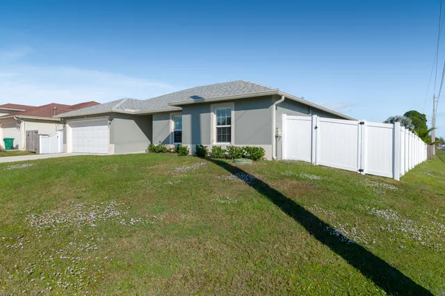 $2,650 | 3197 Southwest Armucher Street, Port St. Lucie, FL 34953