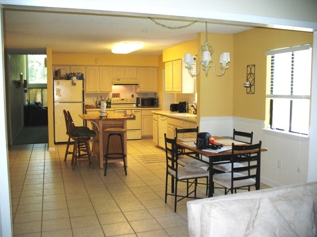 4389 Coleman Road Jacksonville, FL 32257 - Photo 11 of 30 KITCHEN