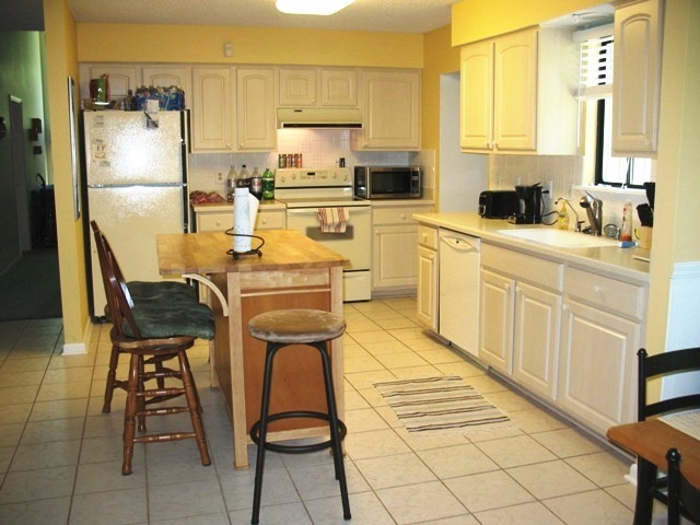 4389 Coleman Road Jacksonville, FL 32257 - Photo 8 of 30 KITCHEN