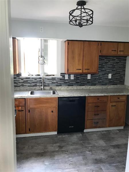 181 Hinkel Road Pittsburgh, PA 15229 - Photo 2 of 18 Gallery Image 2