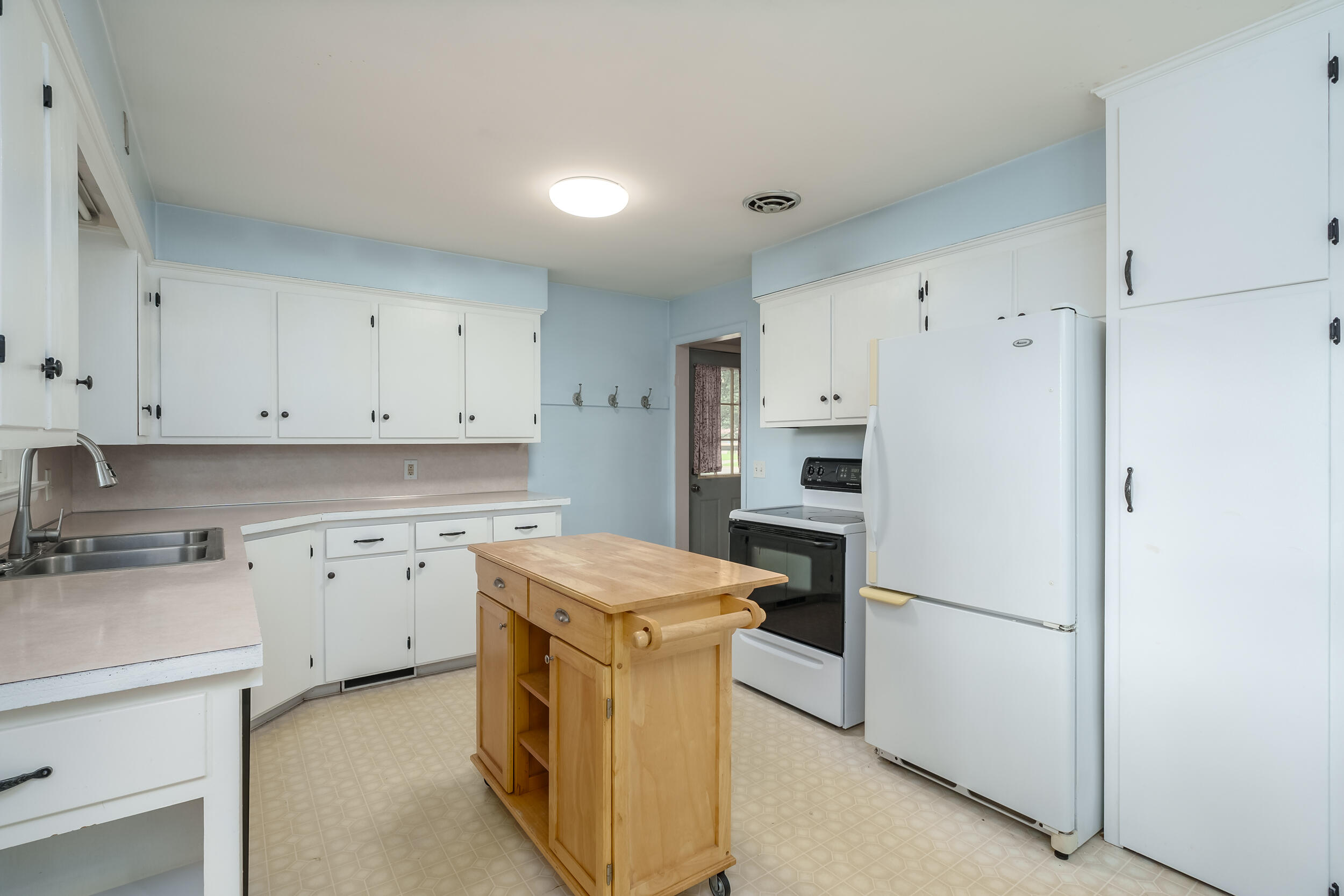 2525 Ferdon Road Kalamazoo, MI 49008 - Photo 6 of 31 Ferdon_Ave_2525_Kalamazoo_49008-9