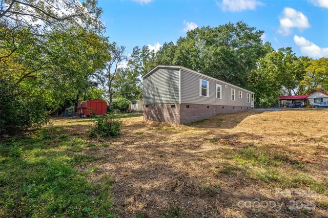 a house view with a outdoor space