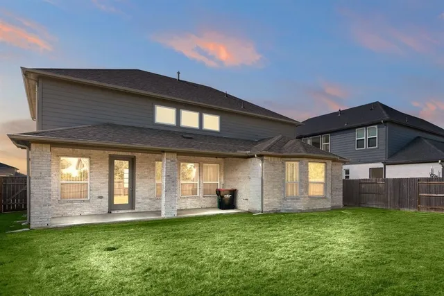 a view of a house with a backyard