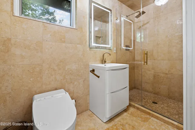 $1,850,000 | 14 Merrick Avenue | Todt Hill