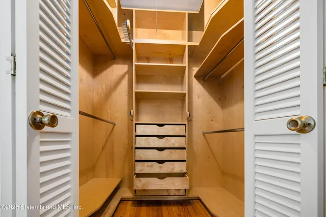 $1,850,000 | 14 Merrick Avenue | Todt Hill