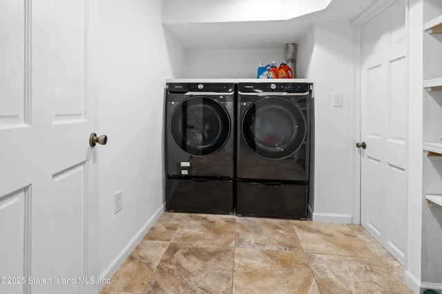 $1,850,000 | 14 Merrick Avenue | Todt Hill