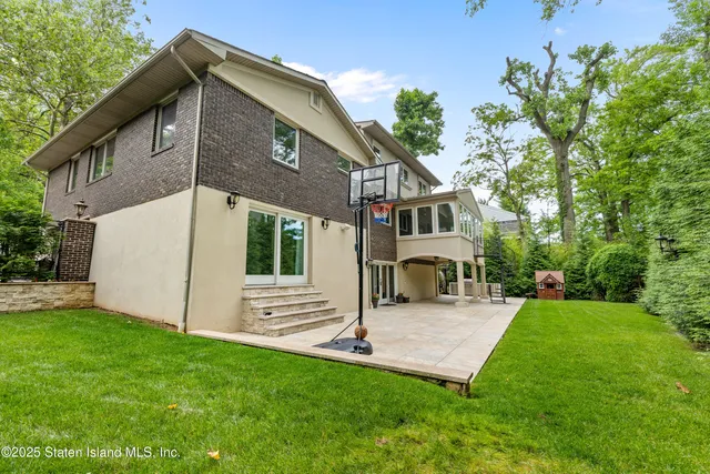 $1,850,000 | 14 Merrick Avenue | Todt Hill