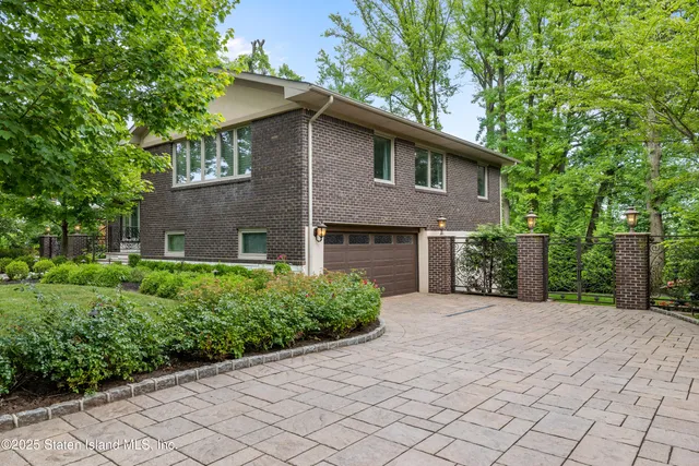 $1,850,000 | 14 Merrick Avenue | Todt Hill