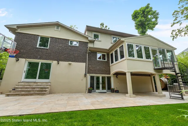 $1,850,000 | 14 Merrick Avenue | Todt Hill