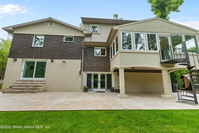 $1,850,000 | 14 Merrick Avenue | Todt Hill