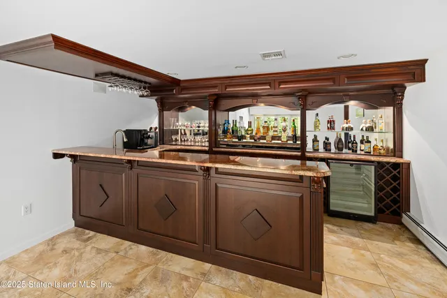 $1,850,000 | 14 Merrick Avenue | Todt Hill