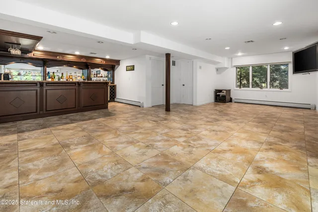 $1,850,000 | 14 Merrick Avenue | Todt Hill