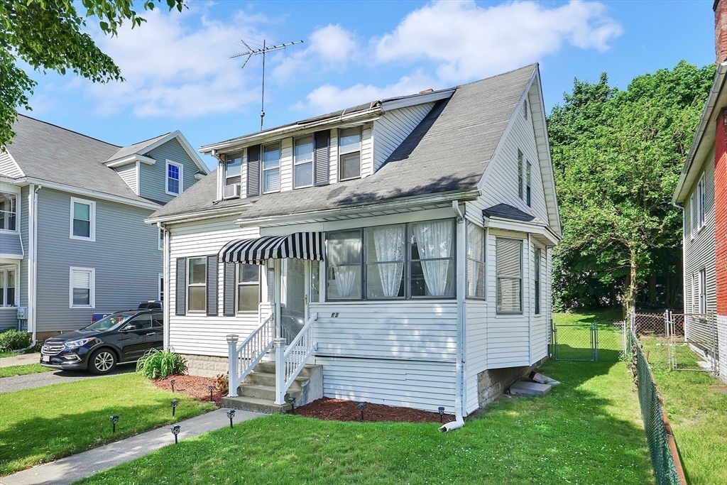 63 Edgewood Street Springfield, MA 01109 - Photo 3 of 29 Gallery Image 3