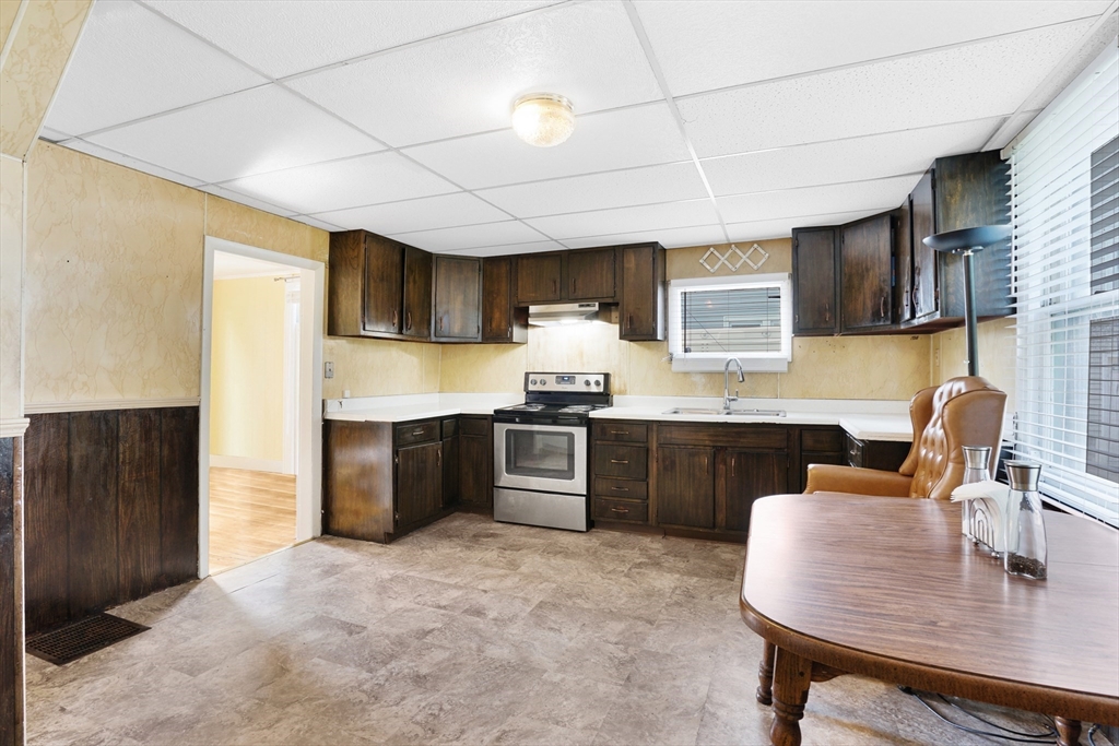 63 Edgewood Street Springfield, MA 01109 - Photo 7 of 29 Gallery Image 7