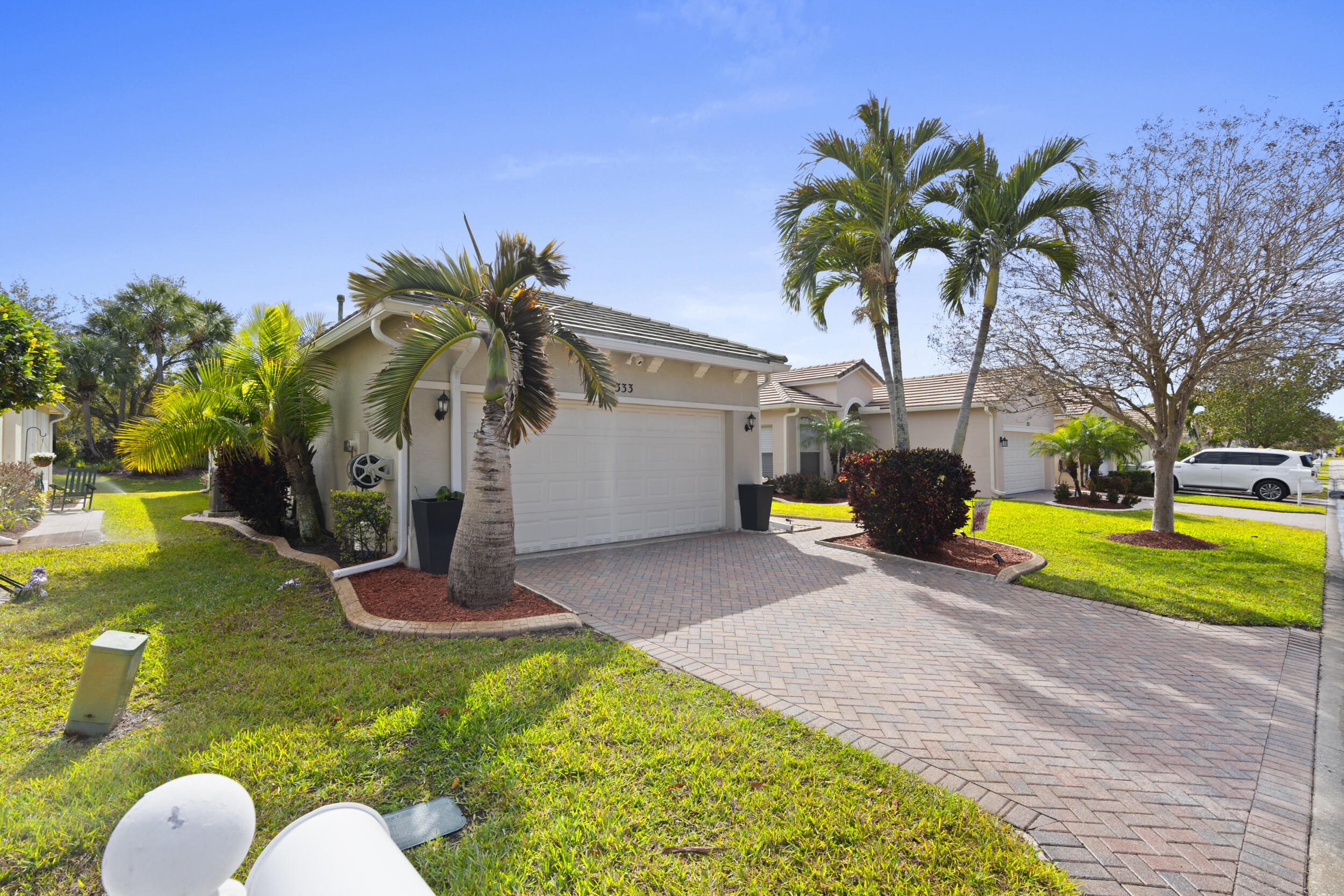 333 Southwest Coconut Key Way Port St. Lucie, FL 34986 - Photo 4 of 52 Garage