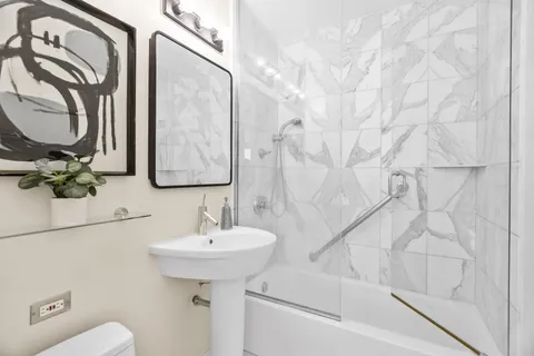 $700,000 | 900 North Lake Shore Drive, Unit 131314, Chicago, IL 60611