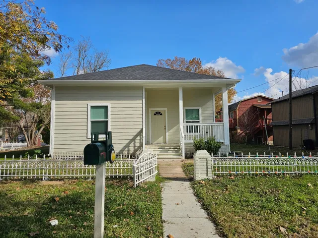 $1,500 | 414 North D Avenue, Humble, TX 77338