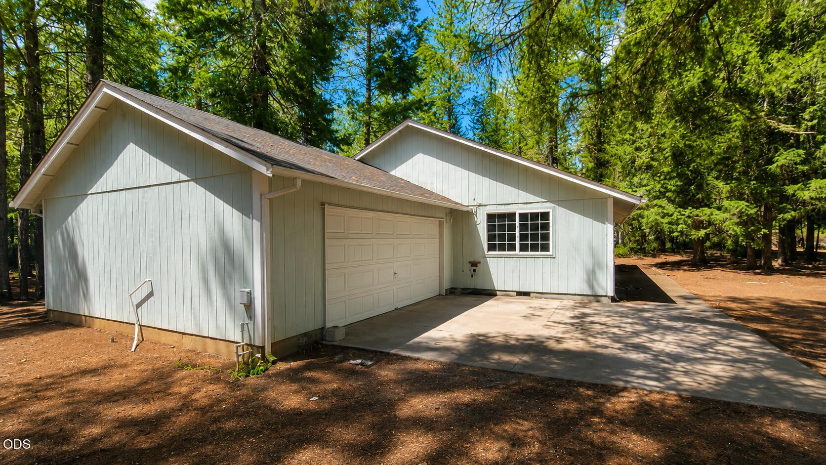 1110 Naue Way Cave Junction, OR 97523 - Photo 11 of 14