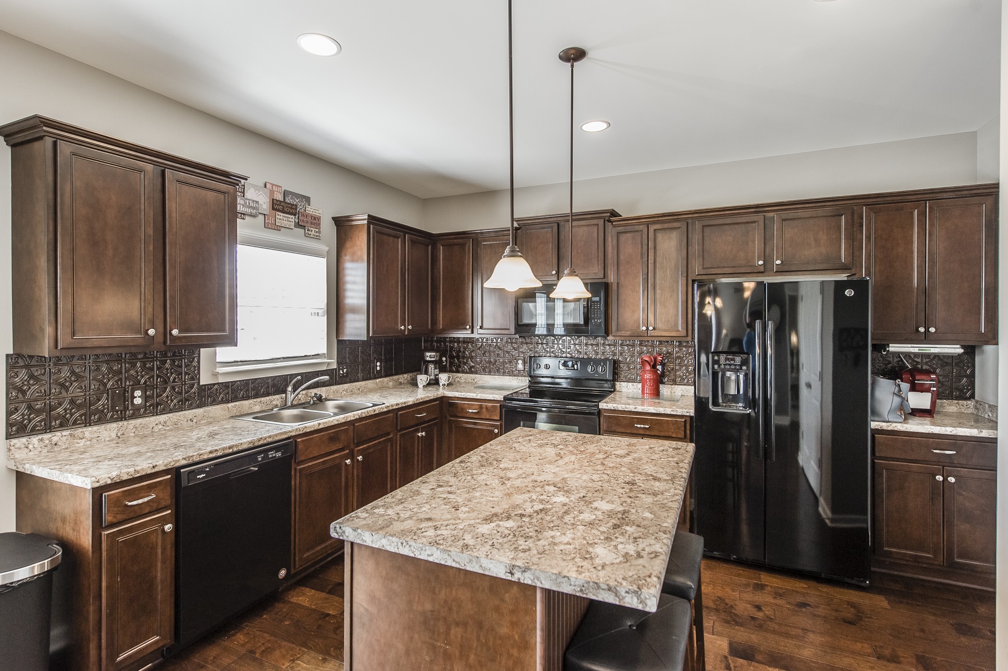 114 Monteview Drive Hendersonville, TN 37075 - Photo 18 of 42 a kitchen with a sink stove and refrigerator